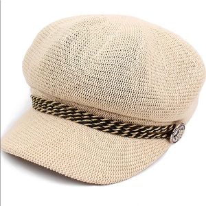 💛🖤 Women’s fasbys paperboy hat with golden button detail